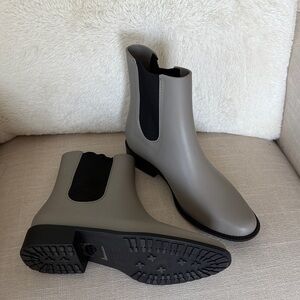 Melissa Gray Chelsea Ankle Boots with Black Elastic Panels Rain Boots 7US